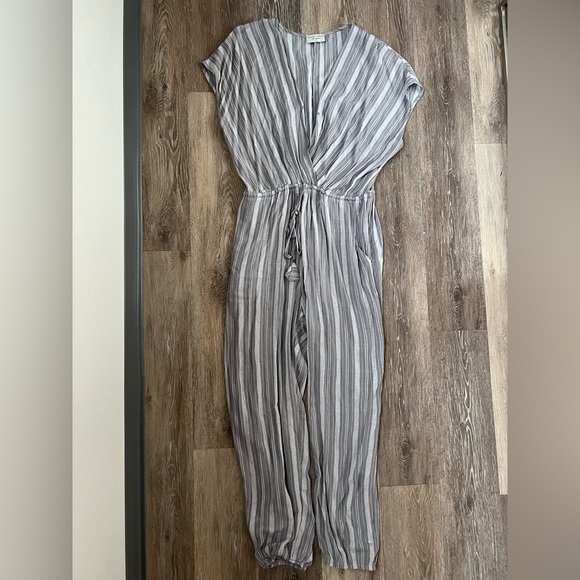 Dress Forum Pants - Dress Forum Jumpsuit Short Sleeve Size Medium Grey White Stripes